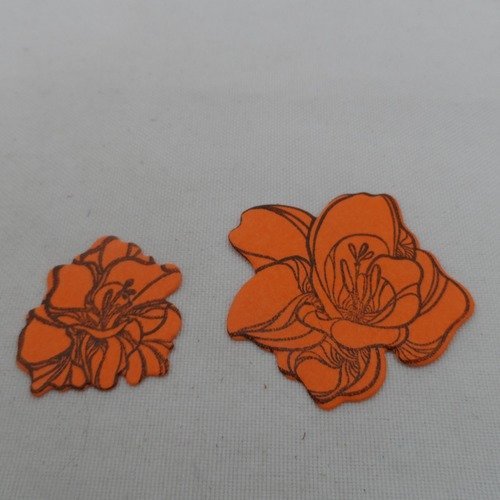 N°993 lot de 2 fleurs de tailles différentes fait avec un tampon en papier orange