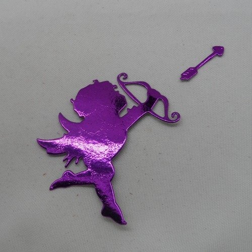 N°987 cupidon  avec son arc et une flèche décoché   en papier violet métallisé motif
