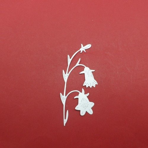 N°807  jolie fleur n°4 fine  en papier blanc   découpage fin