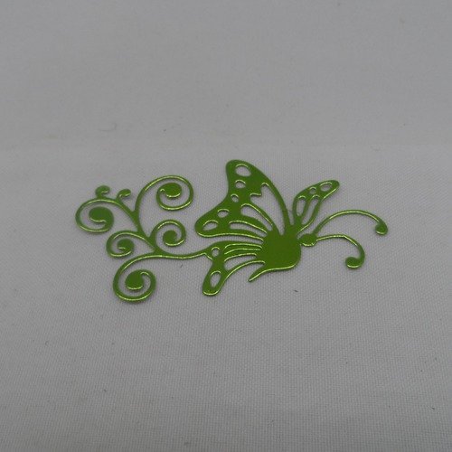 N°80 d'un papillon  en papier vert métallisé  découpage fin 