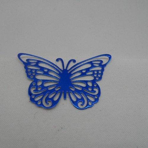 N°932  papillon en papier bleu métallisé    découpage fin