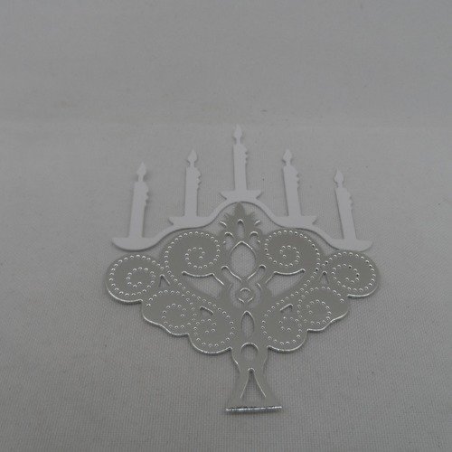 N°1023  joli chandelier  avec  cinq bougies  en papier argenté  et  blanc  2 morceaux  découpage