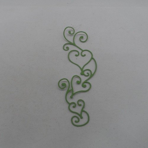 N°1027  d'une "bordure" arabesque cœur très fine  en papier vert  découpage fin