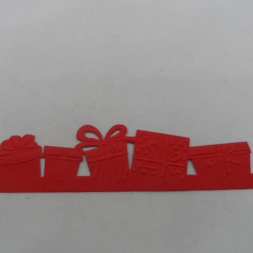 N°1017  bordure de cadeaux en papier rouge  découpage et gaufrage
