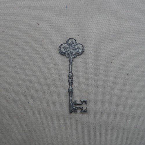 N°1031 petite  clef  en papier gris argenté mat  + tampon encre noir  découpage fin