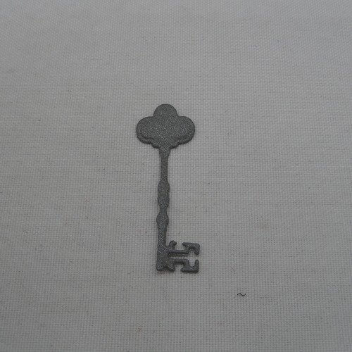 N°1031 petite  clef  en papier gris argenté mat    découpage fin