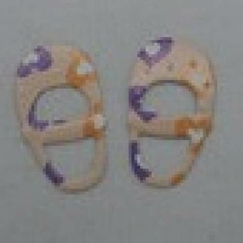 N°4 d'une paire de  chaussure en papier fond orange à cœurs violets oranges  blancs    découpage et gaufrage 