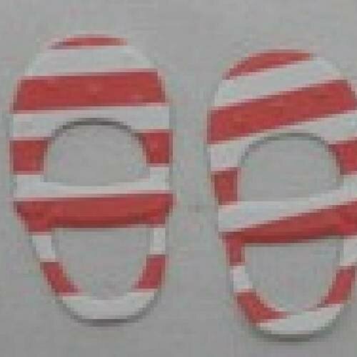 N°4 d'une paire de  chaussure en papier à rayures rouges   blanches      découpage et gaufrage 