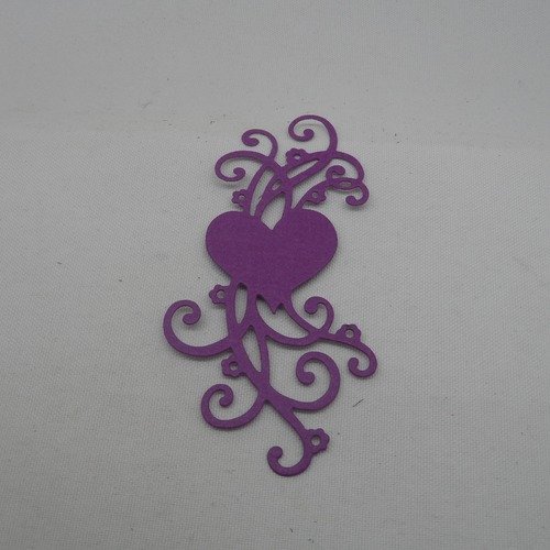 N°964 un cœur entre des" arabesques"  en papier violet prunel  découpage fin