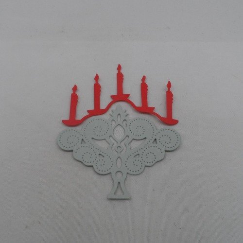 N°1023  joli chandelier  avec  cinq bougies  en papier gris et rouge   2 morceaux  découpage