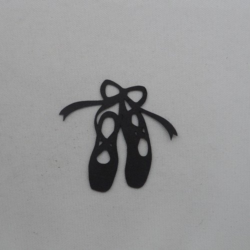 N°150 paire de chaussons de danse en papier noir n°1 découpage  fin 