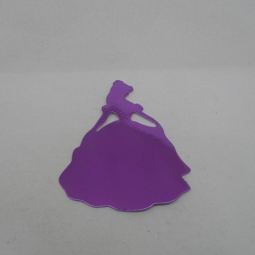 N°1093 belle princesse tenant sa robe   en papier  métallisé violet