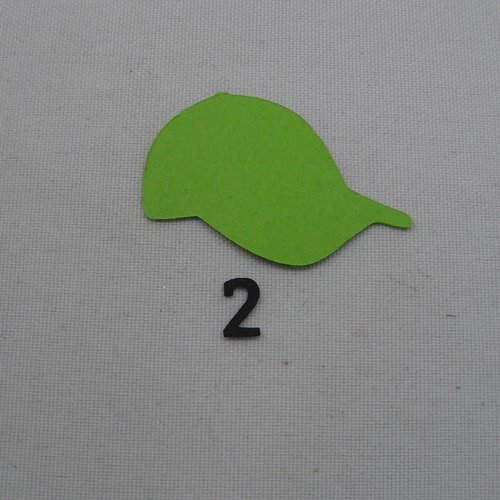 N°1165   casquette  n°2 en papier  vert découpage  fin
