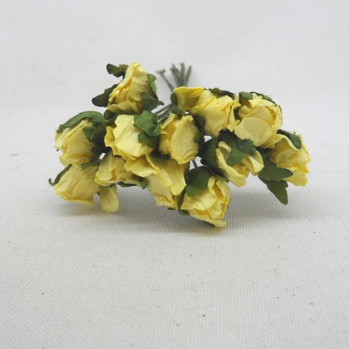 N°164 mini roses jaunes sur tige bouquet de 12 fleurs
