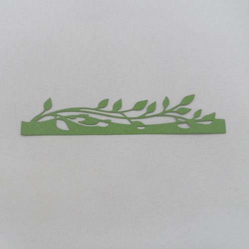 N°2086  d'une "bordure" feuillage   en papier  vert n°3  découpage fin