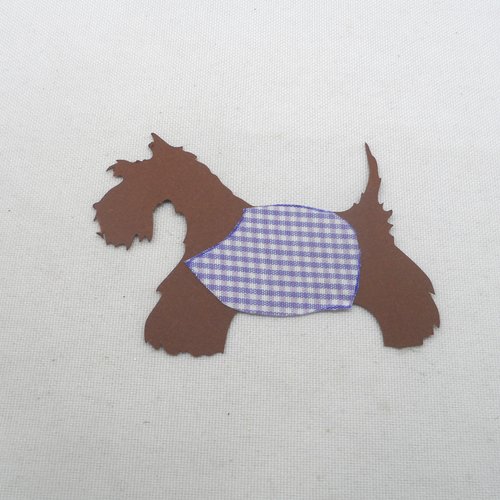 N°1209 d'un chien fox en papier marron  "habillé" tissu vichy violet et blanc   découpage fin
