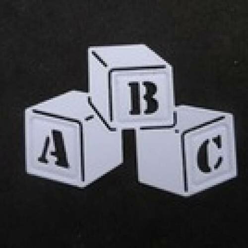 N°18 de trois cubes a b c  thème bébé en papier  blanc  découpage fin 