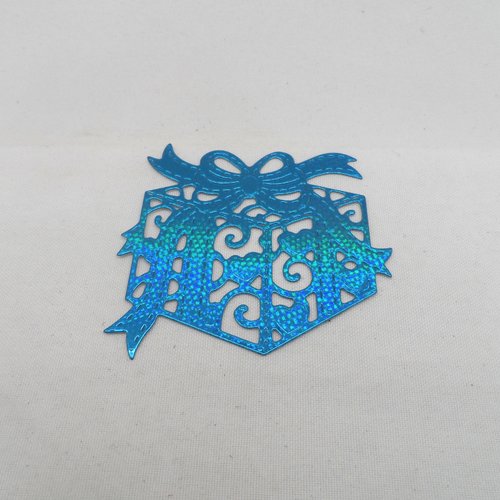 N°651 paquet cadeau romantique avec des cœurs    en papier  métallisé bleu + clair