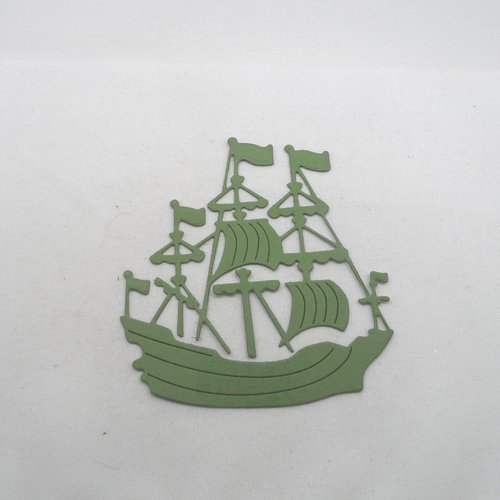 N°917  bateau 3 mats  en papier vert "kaki"   découpage  fin et gaufrage