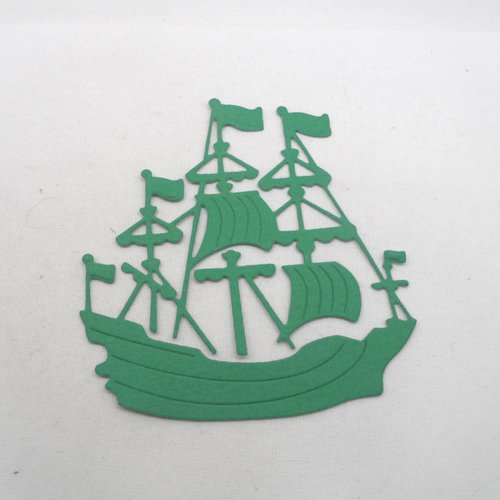 N°917  bateau 3 mats  en papier vert    découpage  fin et gaufrage