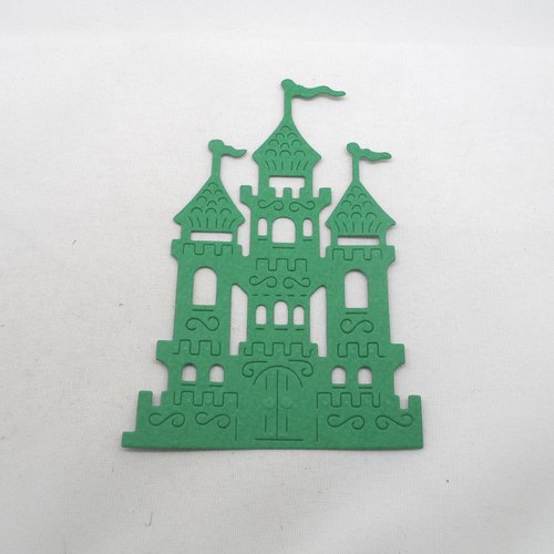 N°653 a d'un grand château à trois donjons  en papier  vert  découpage fin et gaufrage