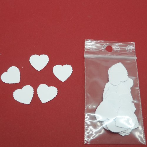 N°540 lot de 30 petits cœurs "ciselés" en papier blanc pour  embellissement 