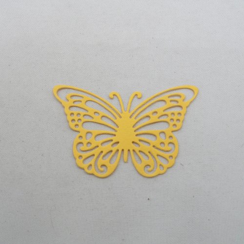 N°932  papillon en papier jaune  n°1  découpage fin