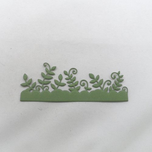 N°616 jolie bordure en feuillage  en papier  vert kaki a  gaufrage  découpage  fin