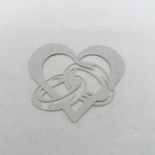 N°113   d'un cœur entrelacé avec des alliances en papier tapisserie  grise  découpage fin 