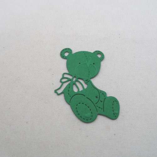 N°665 adorable petit ourson   en papier vert foncé a découpage fin et gaufrage