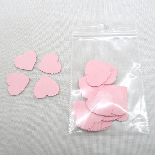 N°540 lot de 30 petits cœurs "ciselés" en papier rose pour  embellissement 