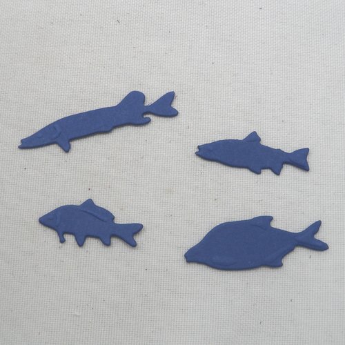 N°495  lot  de 4 petits poissons différents   en papier bleu marine découpage fin et gaufrage