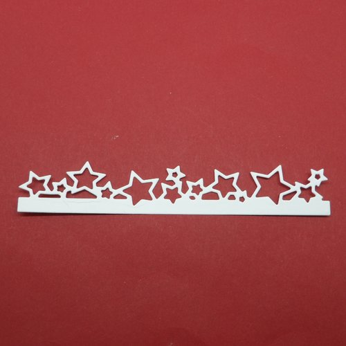 N°2082  d'une "bordure" étoiles  en papier  blanc  découpage fin