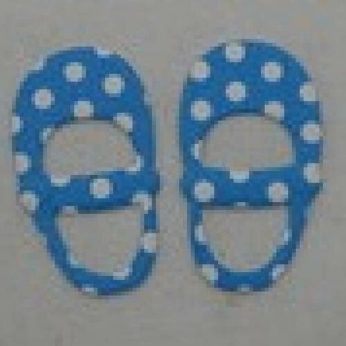 N°4 d'une paire de  chaussure en papier fond bleu à pois blanc   découpage et gaufrage