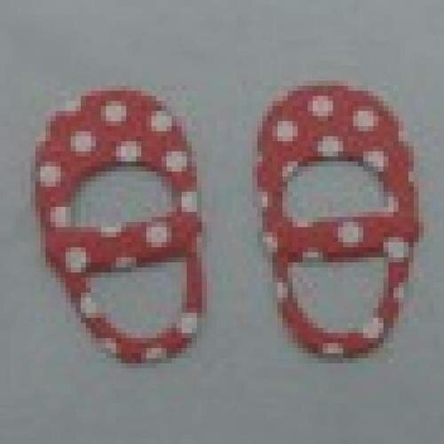 N°4 d'une paire de  chaussure en papier fond rouge à pois blanc   découpage et gaufrage