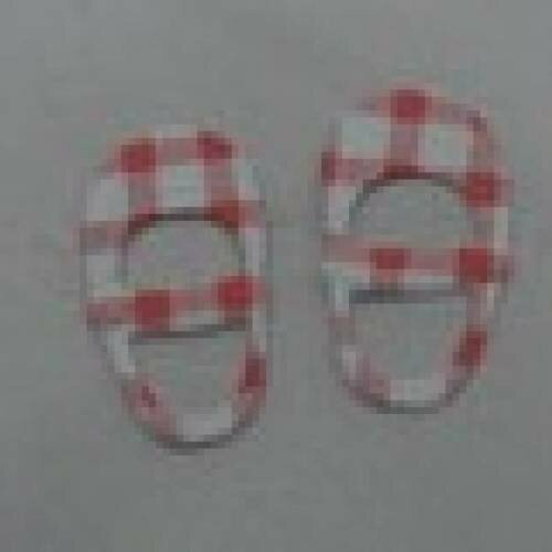 N°4 d'une paire de  chaussure en papier rouge et blanc vichy  découpage et gaufrage
