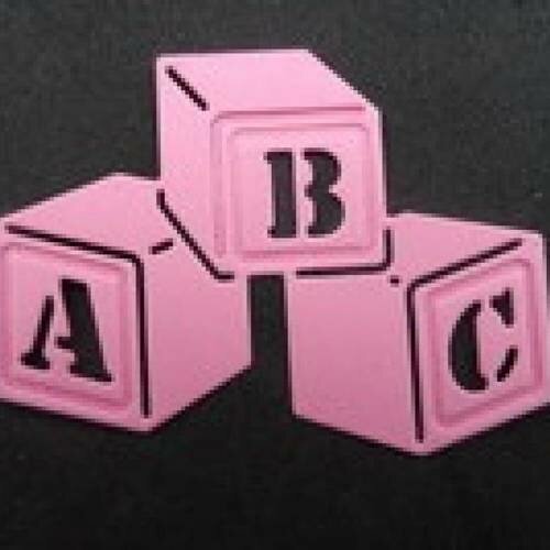N°18 de trois cubes a b c  thème bébé en papier  rose foncé  découpage fin 