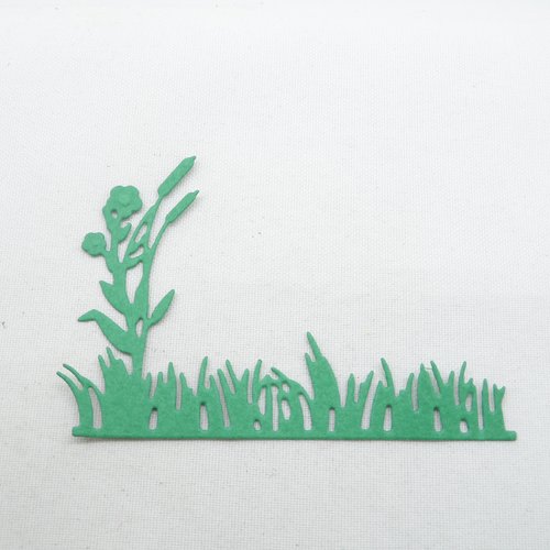 N°1227 herbe "frise" fleurs..... en papier vert c découpage fin