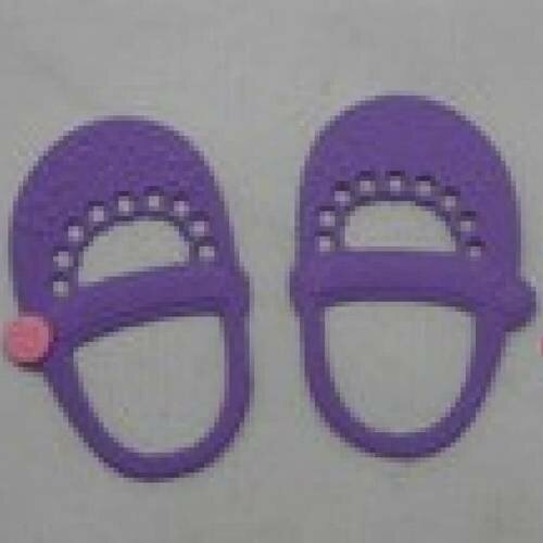 N°9 d'une paire de chaussure fille violet avec bouton rond rose  découpage et gaufrage fin