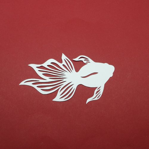 N°218  poisson   en papier  blanc   embellissement 