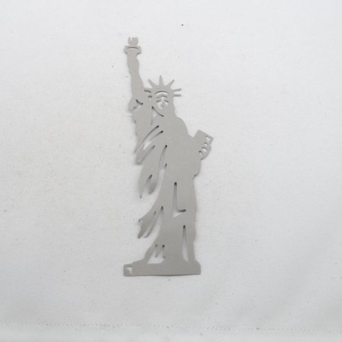 N°913 de la statue de la liberté en papier  gris  a  découpage fin