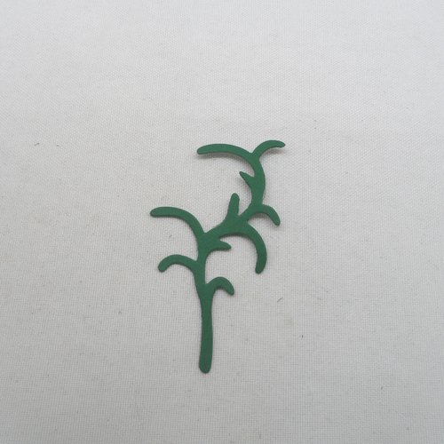 N°1219   branche végétation feuillage  en papier    vert  i découpage fin