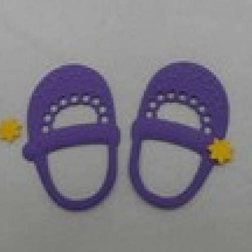 N°9 d'une paire de chaussure fille violet avec bouton étoile jaune   découpage et gaufrage fin