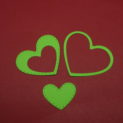 N°639 d'un lot de trois  cœurs   en papier vert  "anis" découpage