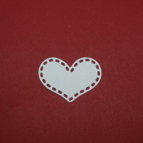 N°1034  jolie  cœur   en papier   blanc   découpage fin