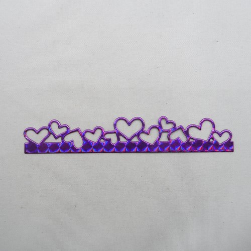 N°2084  d'une "bordure" cœurs  en papier violet métallisé hologramme  découpage fin