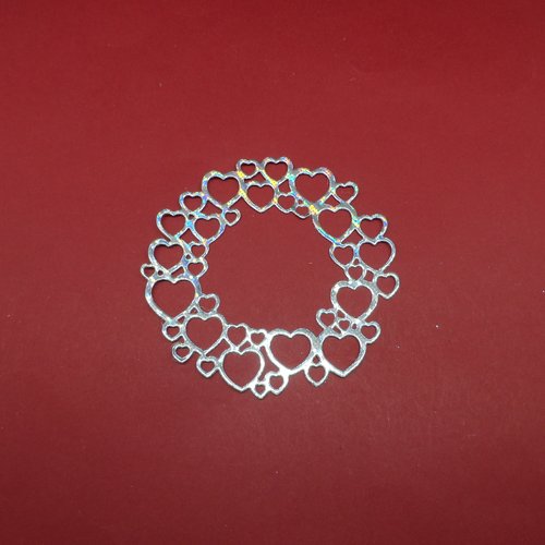 N°962 d'une couronne de cœur  en papier argenté hologramme  découpage fin