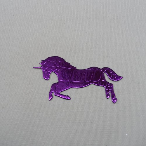 N°1244 une belle licorne en papier  violet métallisé relief
