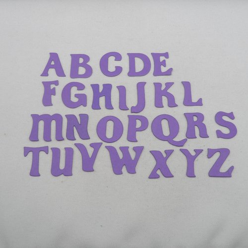 N°626 lettre tout alphabet de a à z  vendu a la lettre   en papier  violet  découpage