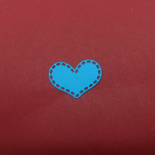 N°1034  jolie  cœur   en papier  bleu b   découpage fin